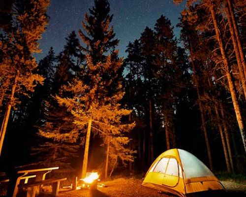 Explorando España en moto: los campings más tops para ir de viaje este verano