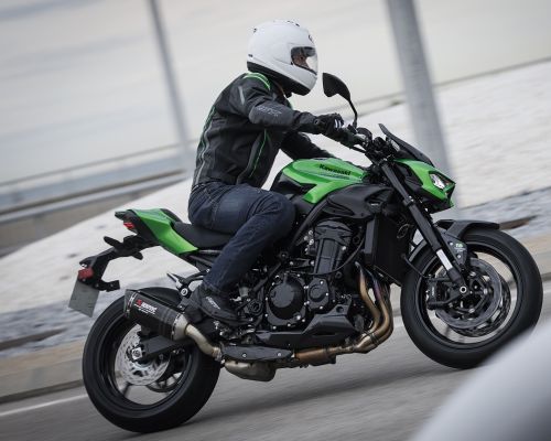 La Kawasaki Z900 se pasa al 'All-Black' con la Gama Premium de NG Brakes