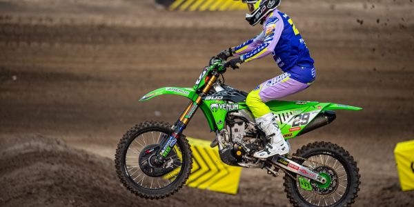 Mitchell Harrison brilla en la altura de Calgary para colocarse Top 5 del mundial en el arranque del WSX 2026