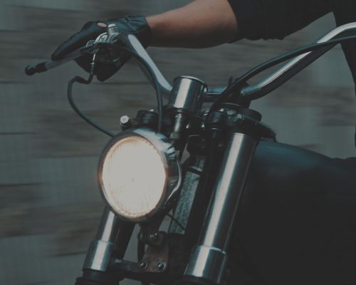 How to Brake Safely on a Motorcycle