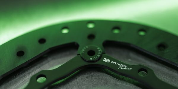Todo al negro con la nueva Gama Premium de NG Brakes